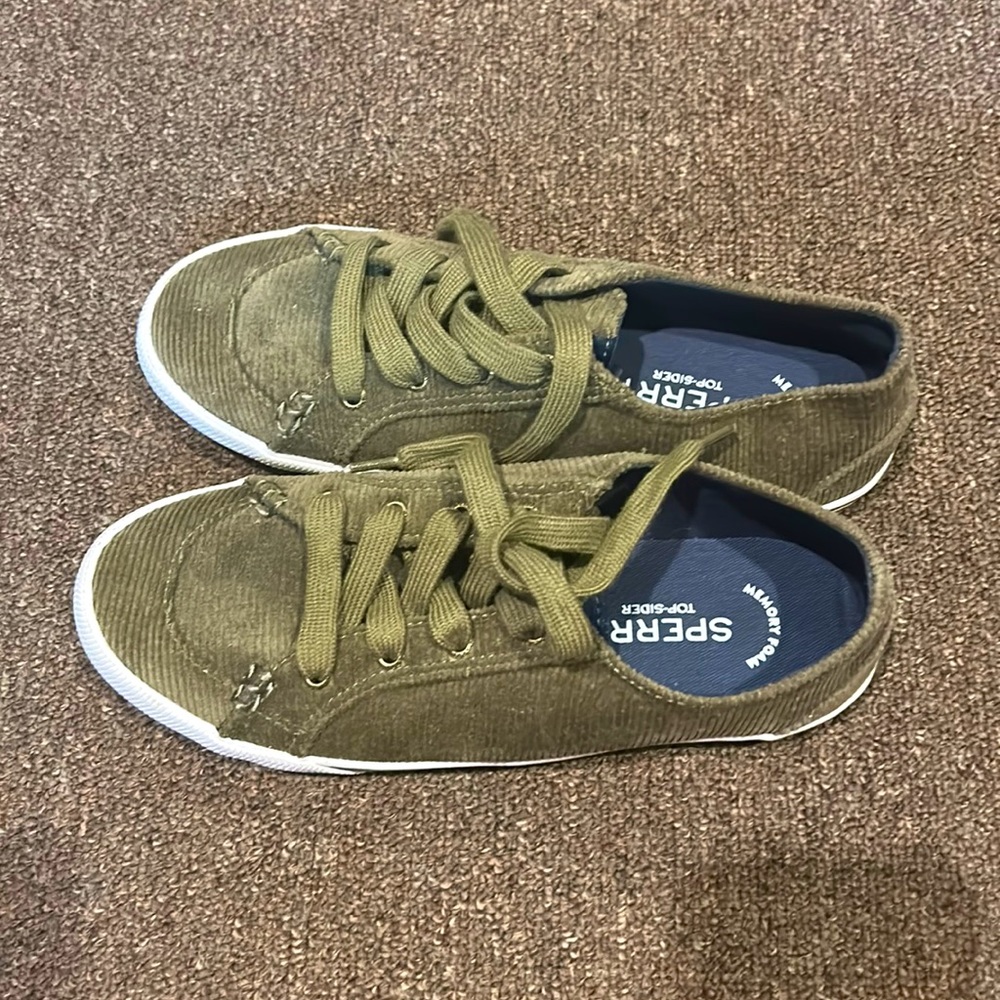 SPERRY ARMY GREEN SHOES SIZE 7 WOMENS